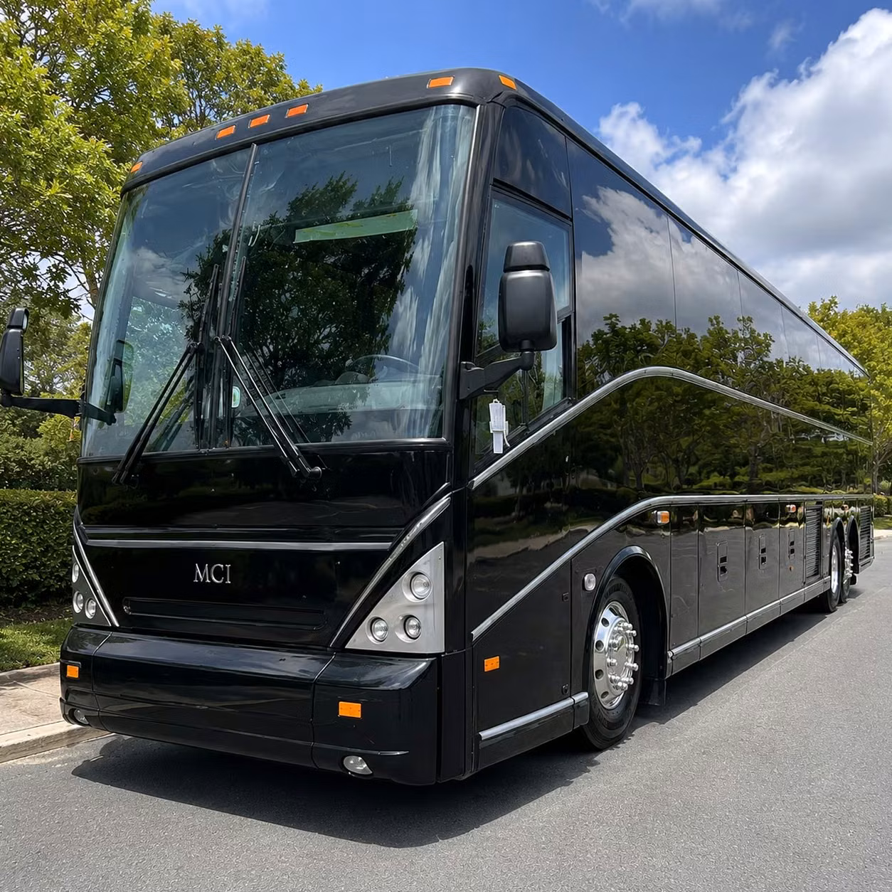 louisville charter buses for fort knox personnel transfers and base transportation