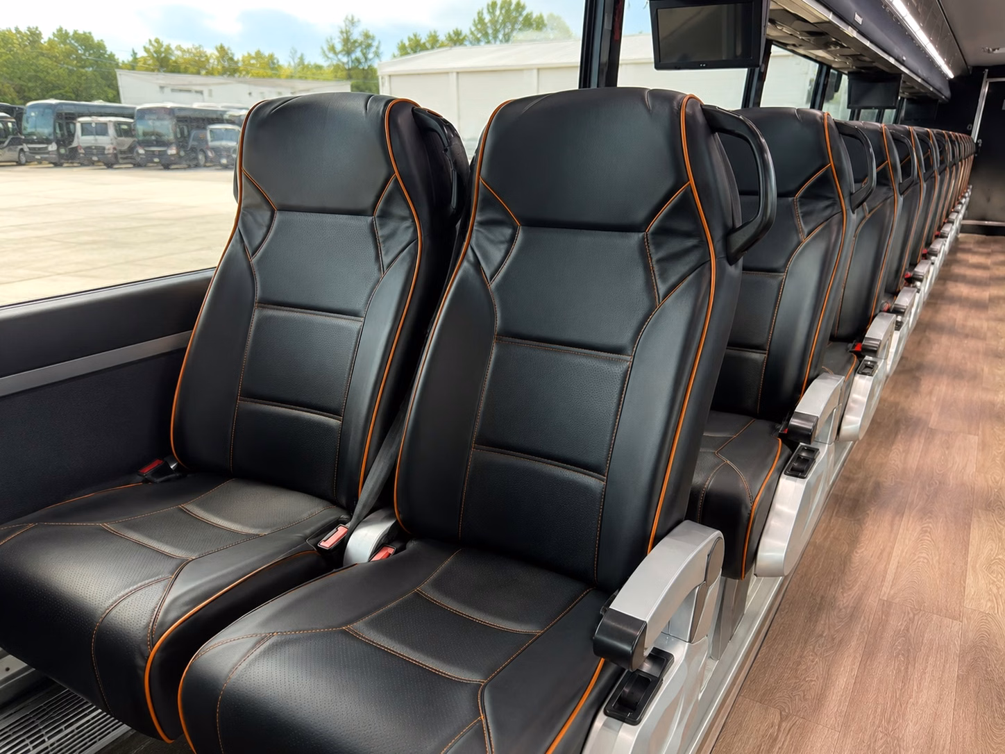 minibus rentals for louisville prom groups who want to keep it intimate